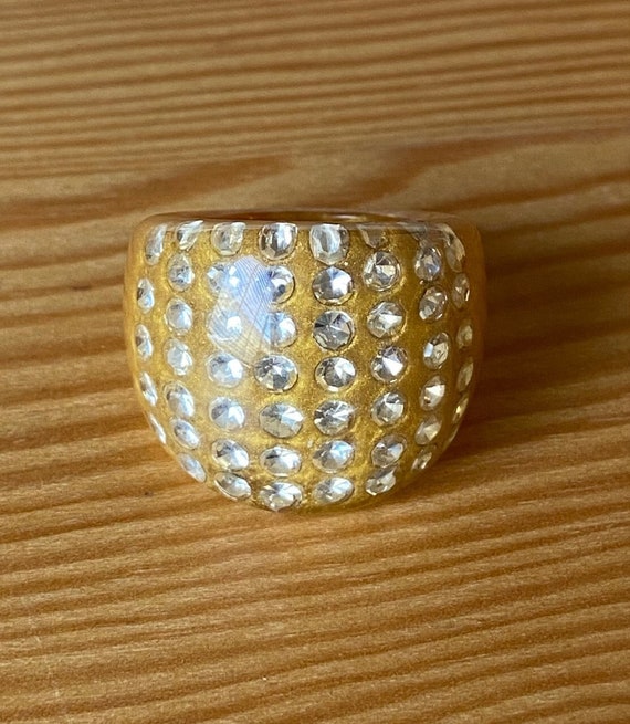 Vintage Rhinestone Lucite Ring, Marbled Gold Stat… - image 5