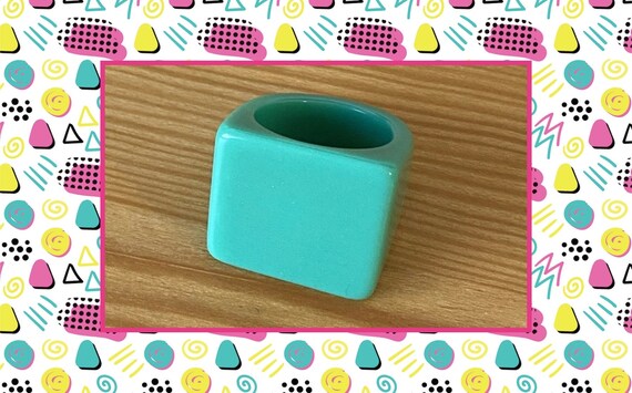 Turquoise Acrylic Statement Ring: 1980s Blue Mod … - image 9