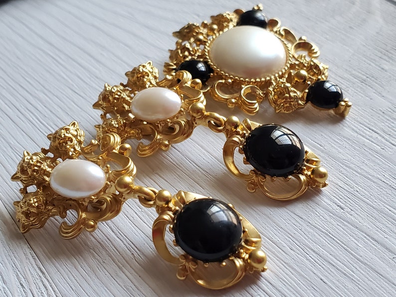Baroque Style Jewelry Set Gold-toned Lion Heads White Faux Pearl 1992 Retro Vintage Stamped Avon Earrings and BroochPin Set Black