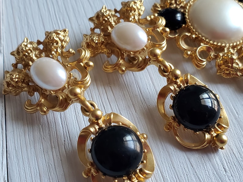 Baroque Style Jewelry Set Gold-toned Lion Heads White Faux Pearl 1992 Retro Vintage Stamped Avon Earrings and BroochPin Set Black
