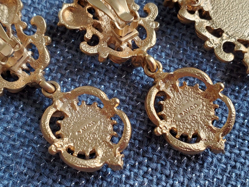 Baroque Style Jewelry Set Gold-toned Lion Heads White Faux Pearl 1992 Retro Vintage Stamped Avon Earrings and BroochPin Set Black
