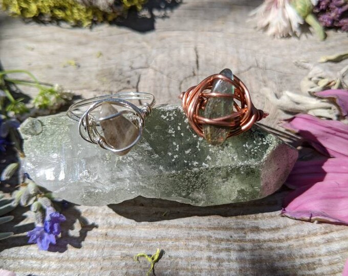 Labradorite crystal ring, natural labradorite ring, green and gold labradorite, blue labradorite, natural labradorite crystal, green flash,