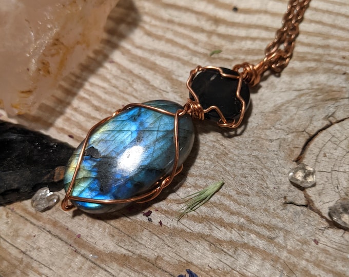 black onyx and rainbow labradorite crystal pendant, natural onyx pendant, natural blue flash rainbow labradorite pendant, natural rainbow