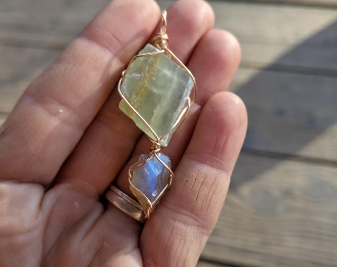 Emerald green calcite and blue labradorite crystal pendant, calcite pendant, labradorite pendant, labradorite necklace, calcite necklace, ne