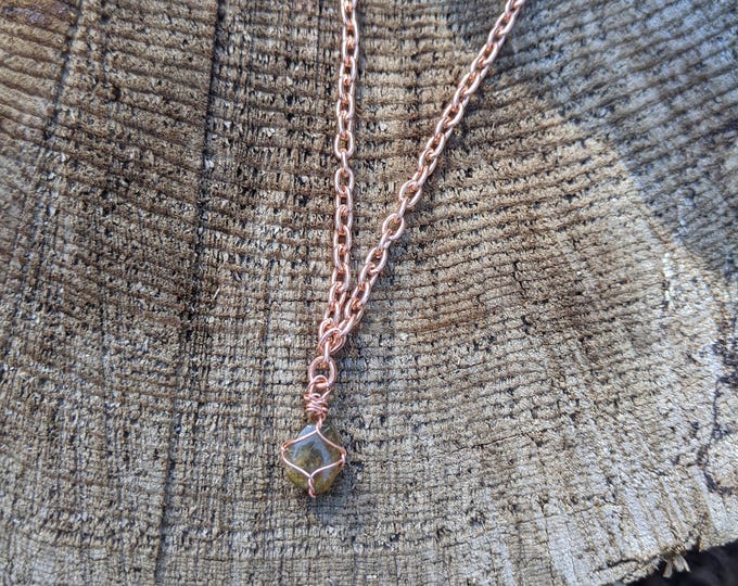 18" Dainty labradorite Crystal Necklace, solid copper labradorite necklace, dainty crystal necklace, natural crystal necklace, dainty cute