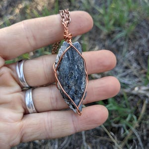 Extra large blue kyanite pendant, natural raw rough huge Namibian blue kyanite, raw kyanite pendant, kyanite crystal pendant, high quality