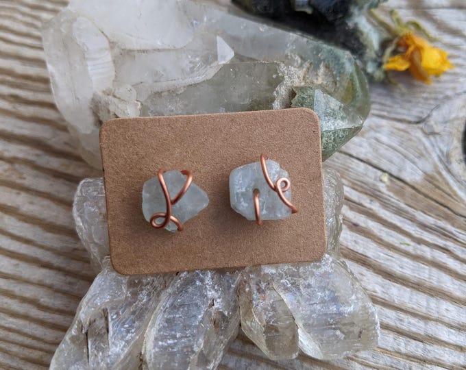 light blue aquamarine crystal studs, natural raw rough aquamarine crystal earrings, raw aquamarine stud earrings, blue aquamarine, natural