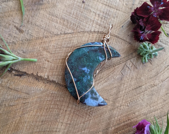 Large Moss agate crystal moon pendant, natural polished carved moss agate moon necklace in gold moon pendant, moss agate moon necklace,