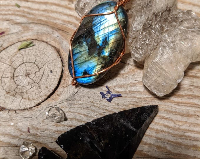 blue rainbow labradorite crystal pendant, copper labradorite pendant, rainbow labradorite pendant, flashy labradorite necklace, natural labr