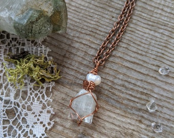 pearl and aquamarine crystal pendant, pearl pendant, raw aquamarine pendant, natural blue aquamarine barrel crystal, terminated raw cute nec