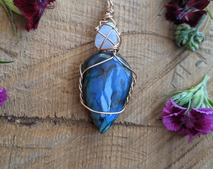 Labradorite and blue lace agate crystal pendant in bronze gold, Natural blue labradorite, blue lace agate pendant, natural blue lace agate n