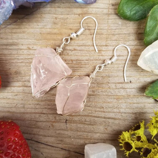 Boucles d'oreilles en quartz rose, cristaux de quartz rose bruts naturels, boucles d'oreilles en quartz rose, grandes boucles d'oreilles épaisses, fil d'argent sterling enveloppé