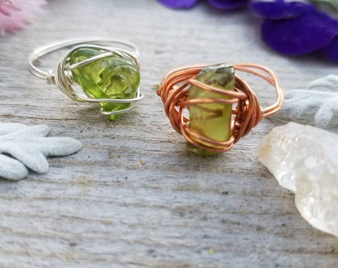 Green peridot ring, natural peridot ring, august birthstone ring, peridot birthstone ring, natural, copper crystal ring, sterling silver rin