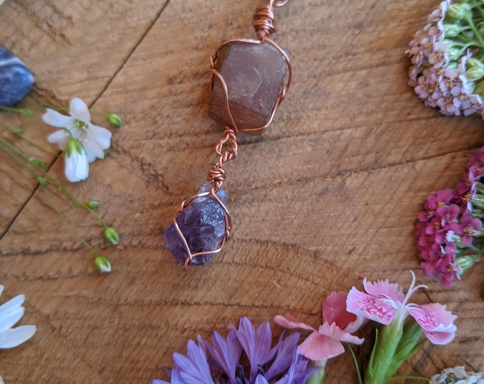 Raw rough sunstone and amethyst crystal pendant in solid copper, natural raw amethyst pendant, raw rainbow sunstone pendant, sunstone neckla