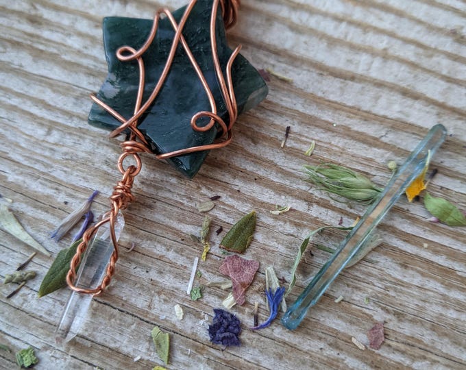 Dark Green Start Shaped Moss Agate and quartz crystal pendant, double terminated quartz crystal necklace, raw quartz pendant, moss agate pen
