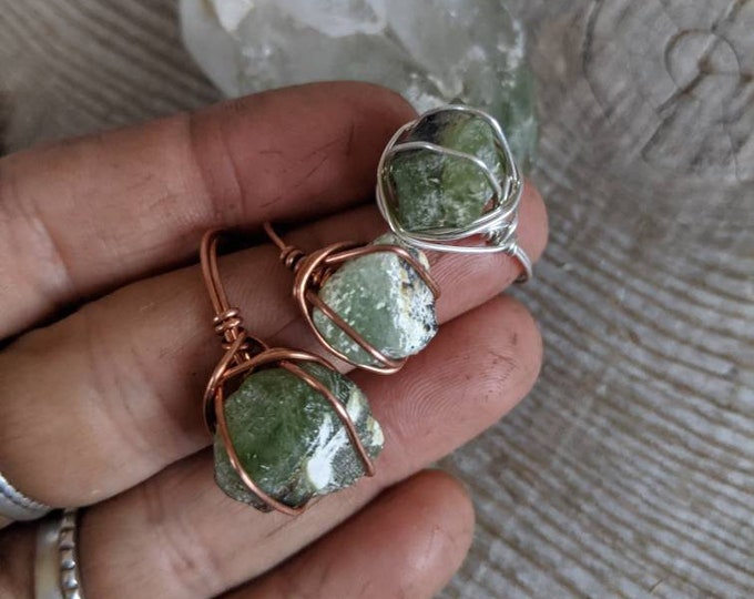 raw rough Green peridot ring, natural peridot ring, august birthstone ring, peridot birthstone ring, natural, copper crystal ring, sterling