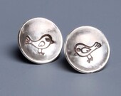 Birdie poste boucles d'oreilles oiseau Images miroir Stelring minuscules boucles d'oreilles argent recyclé cadeau pour elle