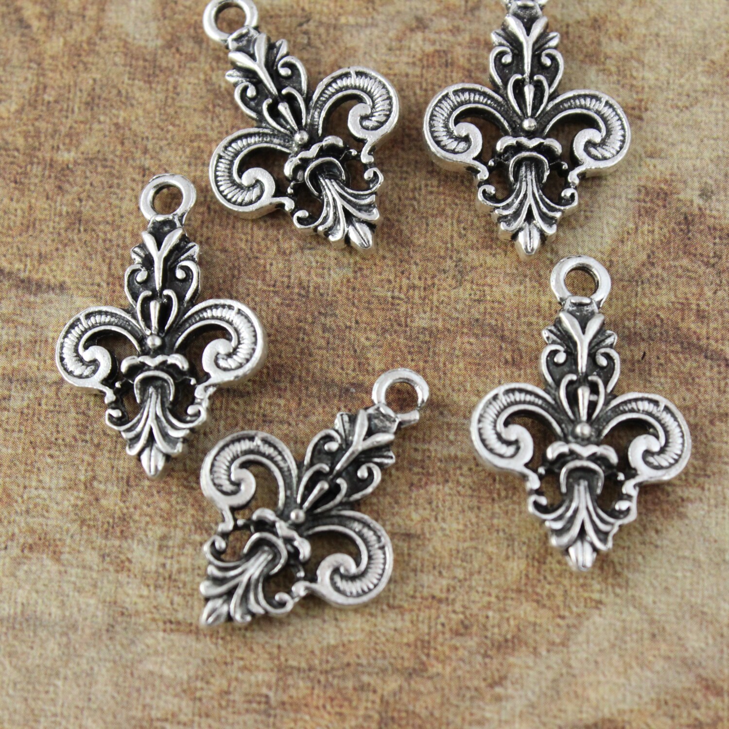 10 fleur de lis charms fleur de lis pendants antiqued silver  etsy