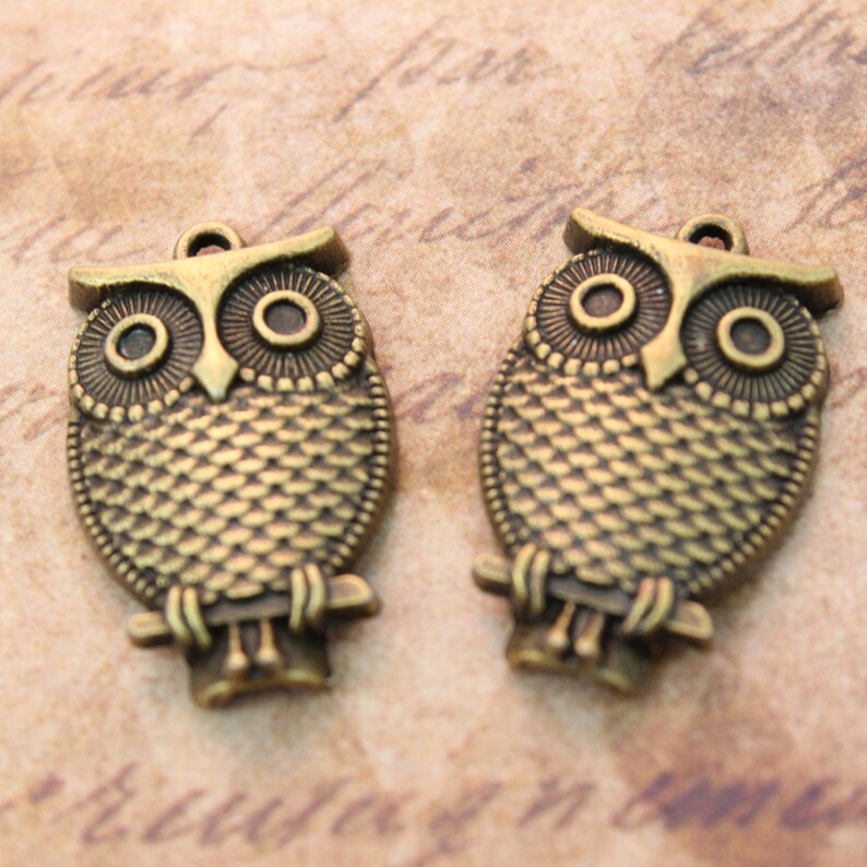 10 Large Owl Charms Owl Pendants Antiqued Bronze Tone 18 X 25 Etsy