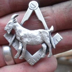 freemasons ,riding the goat masonic pin