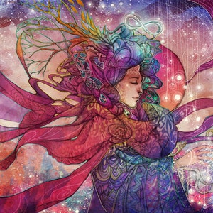 Könnte beinhalten: Ein Aquarellbild einer Frau mit wallendem Haar und einem farbenfrohen Kleid. Die Frau ist von einer wirbelnden Galaxie aus Sternen und Licht umgeben. Das Bild hat eine mystische und ätherische Atmosphäre.