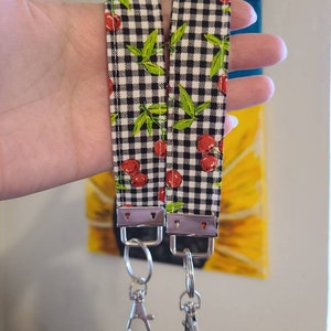 Cherry Gingham Wristlet Llavero, Llavero, Accesorios para coches, Regalo para ella, Accesorio de bolso