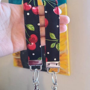 Llavero de pulsera de lunares de cereza, llavero, accesorios para coche, regalo para ella, accesorio de bolso