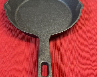 Crofton 6 "Gusseisenpfanne Dessert / Omelettpfanne. 2 Ausgießer