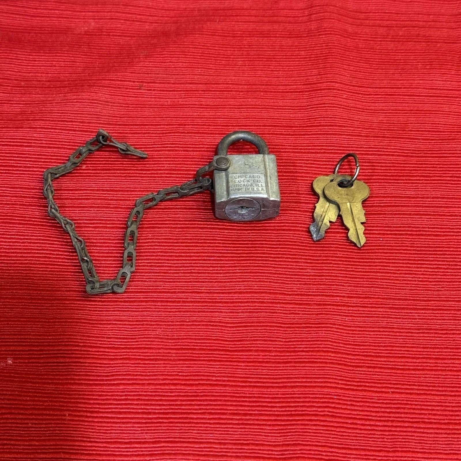WWII Era US Navy USN Padlock W/keys Patent #2141748 Chicago Lock