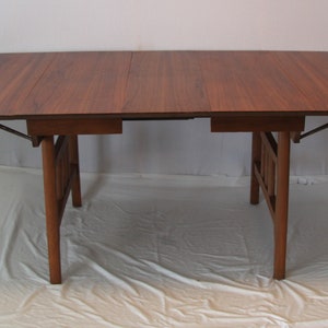 Mid Century Modern Drop Leaf Dining Table with Butterfly Leaf image 4