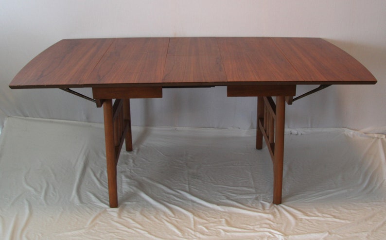 Mid Century Modern Drop Leaf Dining Table with Butterfly Leaf image 4