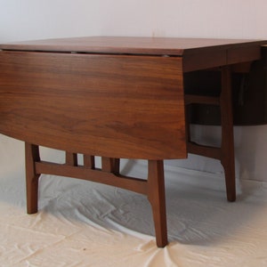 Mid Century Modern Drop Leaf Dining Table with Butterfly Leaf image 10