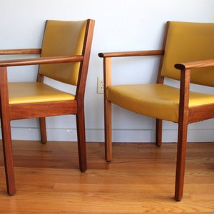 Mid Century Walnut Armchairs by Johnson Chair Company, A Pair image 3