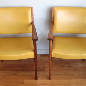Mid Century Walnut Armchairs by Johnson Chair Company, A Pair image 5