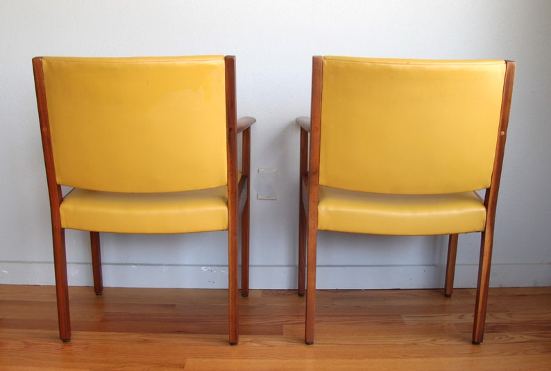 Mid Century Walnut Armchairs by Johnson Chair Company, A Pair image 7