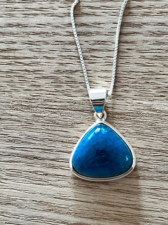 A deep blue rounded triangular shaped cavensite p… - image 1