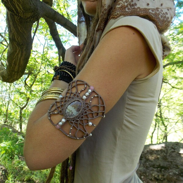 Bracelet Fairy Myth of Harmony, Piece Unique handmade macrame. Bracelet with therapeutic stones and different positions