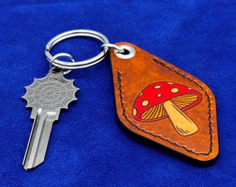Handcrafted Leather Mushroom Keychain – Engraved Fly Agaric (Amanita Muscaria), Cottagecore & Rustic Style