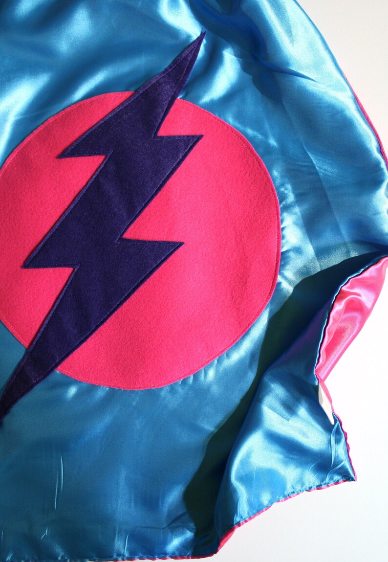 Cape de super-héros turquoise pour enfant, prête à être expédiée image 2