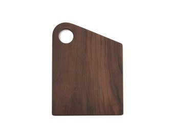 O Oiled walnut cutting board, chopping board, tray or trivet