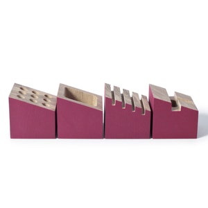 O Modules de rangement de bureau avec porte cartes, pot à crayons et support téléphone en bois de chêne et couleur rouge