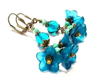 Flower earrings in emerald and turquoise, antique bronze, romantic, boho, floral, spring