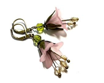 Blumen Ohrringe in rosa und olivgrün, antik bronze, romantisch, boho, Floral, Frühling