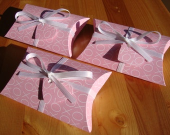 10 XOXO Valentine Pillow Boxes - Set of 10 - Treat Boxes - Party Favors - Gift Boxes - XOXO - Hugs and Kisses - Handmade