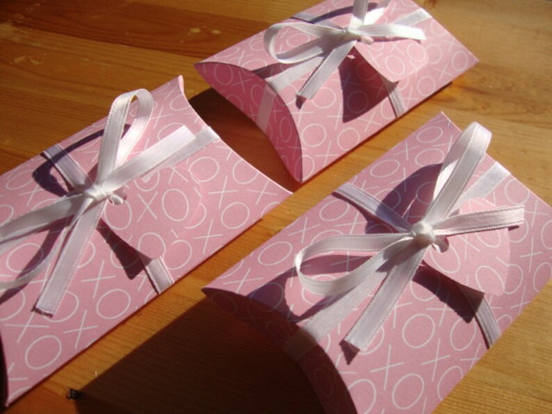10 XOXO Valentine Pillow Boxes Set of 10 Treat Boxes Party Favors Gift Boxes XOXO Hugs and Kisses Handmade image 4