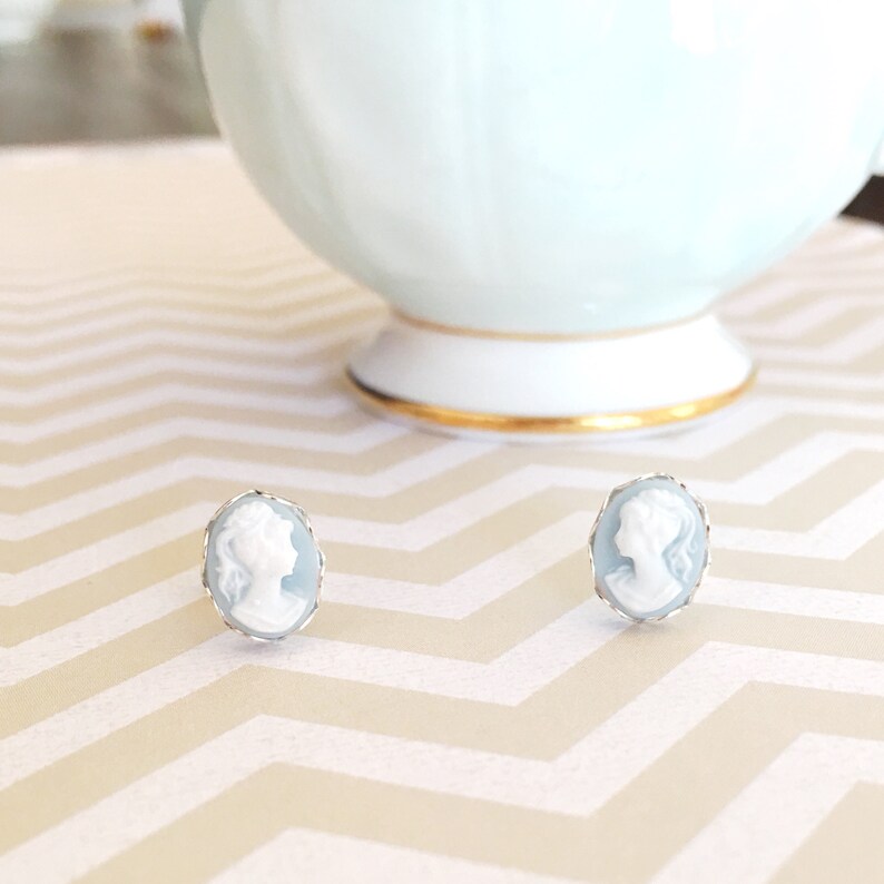 Cameo stud earrings Clearance
