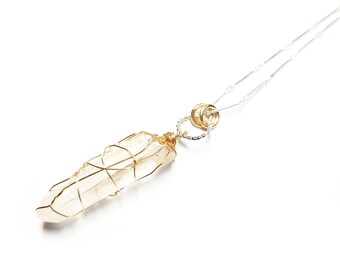 Halsband i rått lemuriskt kvarts från Himalaya, inlindat i guldtråd, kedja i sterlingsilver