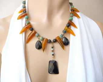 Halskette aus Steinen, Achaten, Türkis und Onyx, Einzelstück