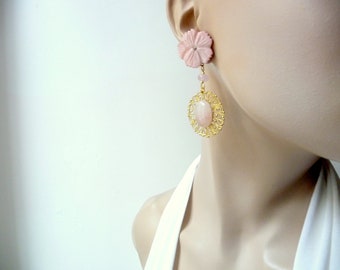 Boucles d'oreilles fleur de nacre rose , pièce unique