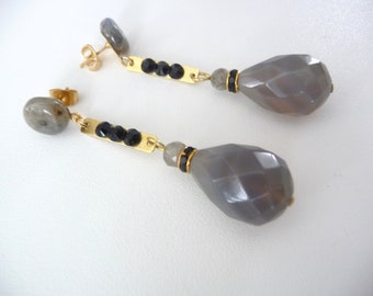 Gray earrings with faceted agate stone and labradorite on the ear, unique piece